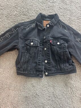 Levi’s cropped denim jacket
